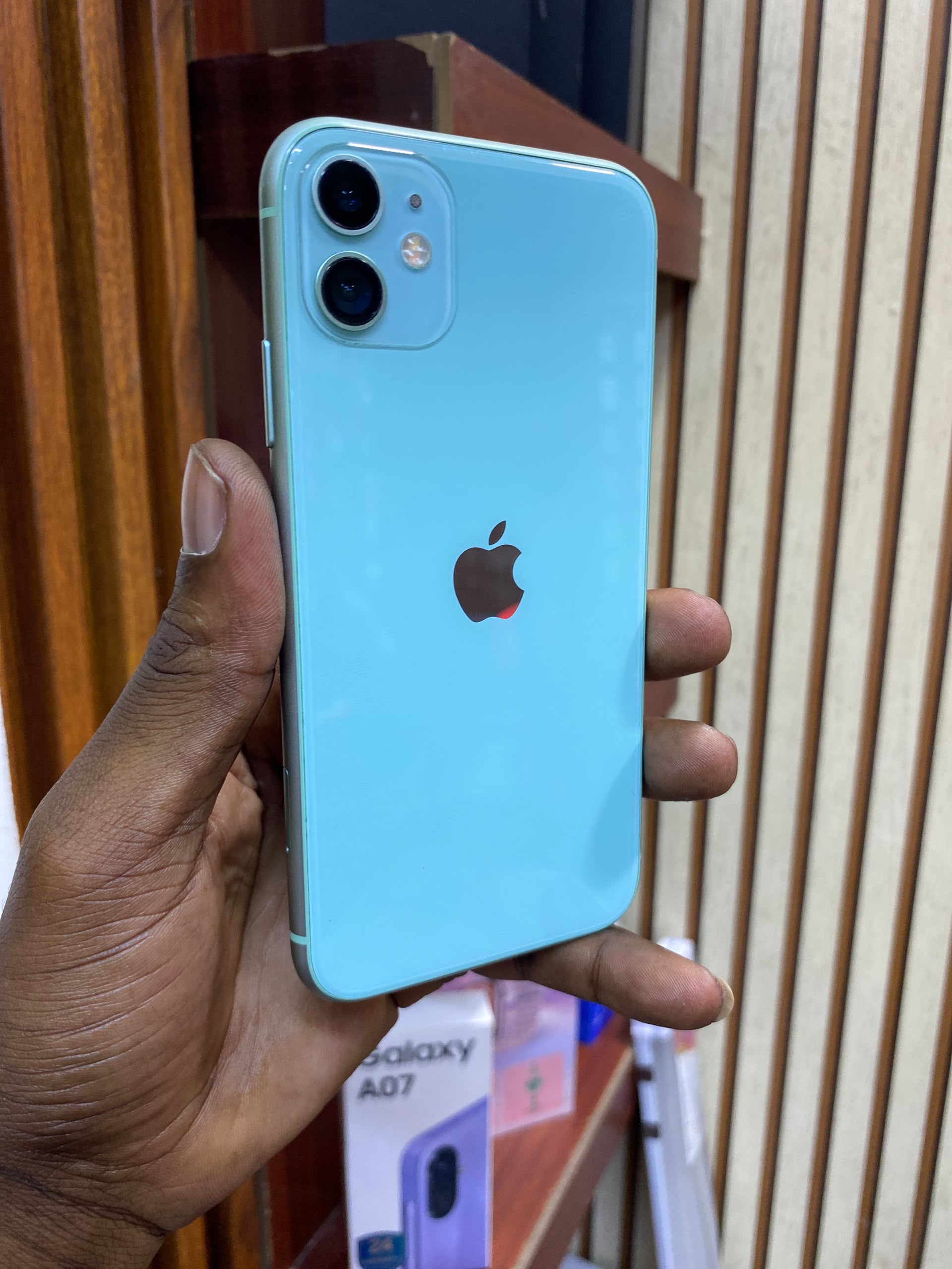 iPhone 11 plain