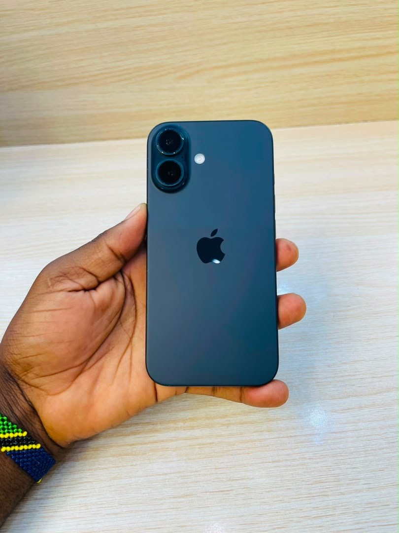 Iphone 16 plain