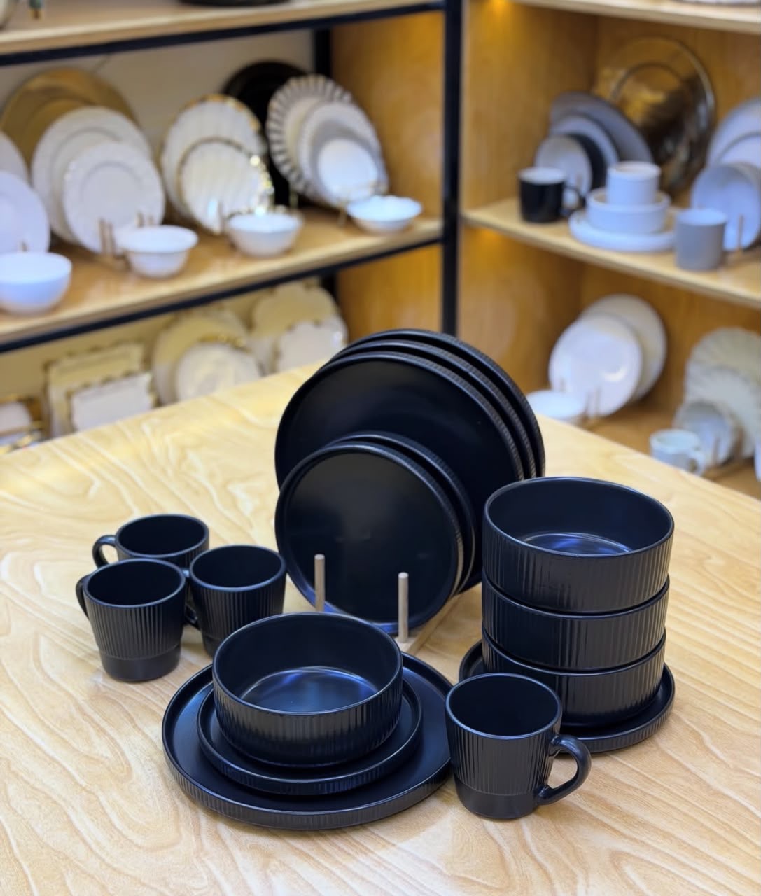 black dinner set