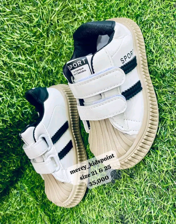 Sport shoes