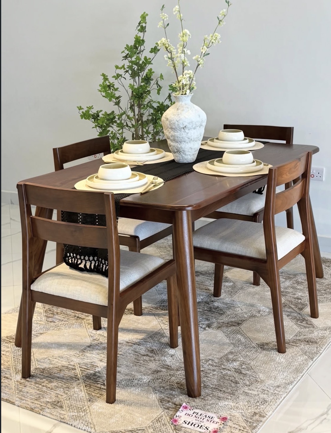Mninga dining table