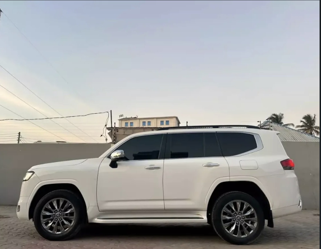 Toyota land cruiser 300 Zx