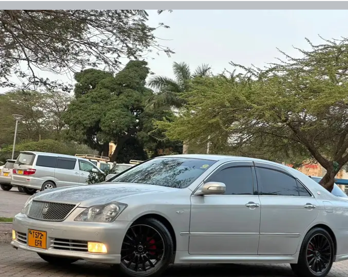 TOYOTA CROWN ATHLETE YEAR 2005