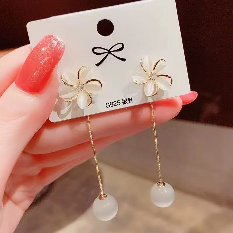 Flower like earrings