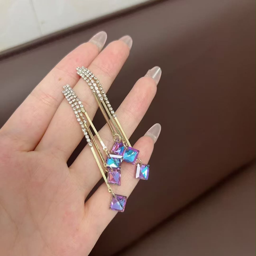 Diamond like earrings