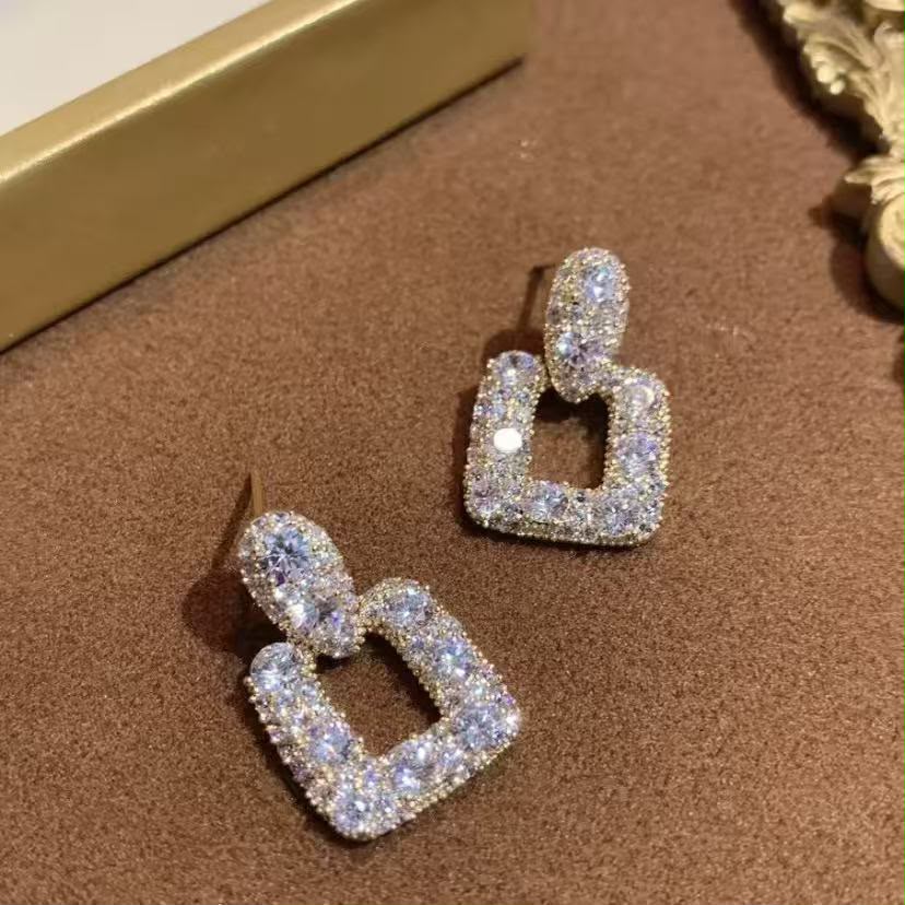 Shiny ear rings