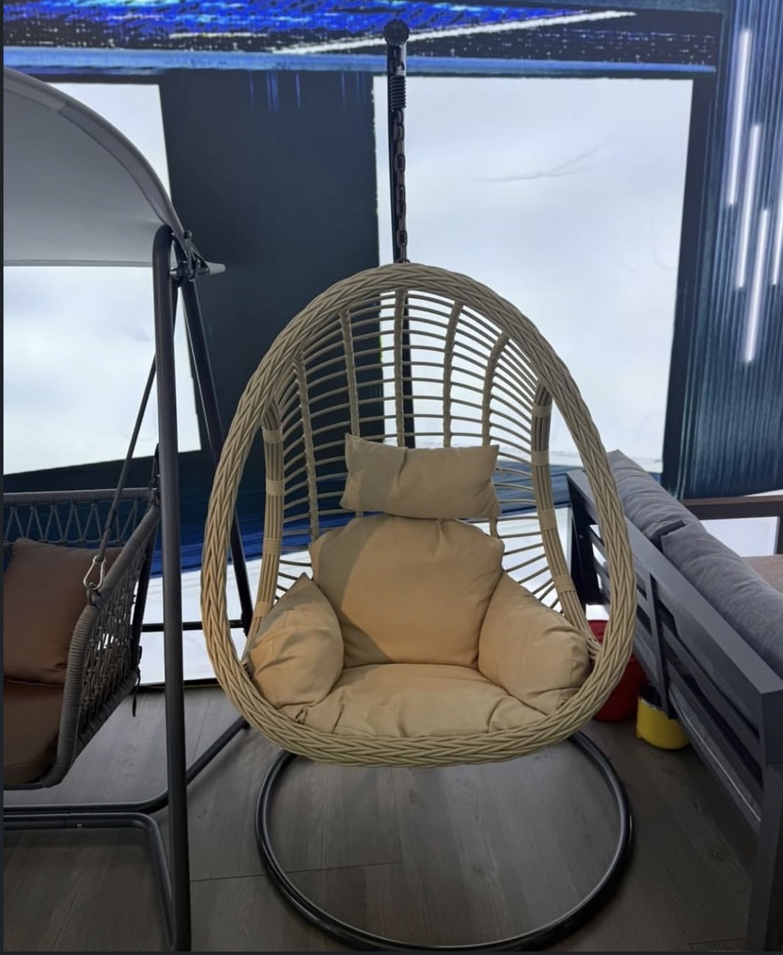 Hanging egg chair