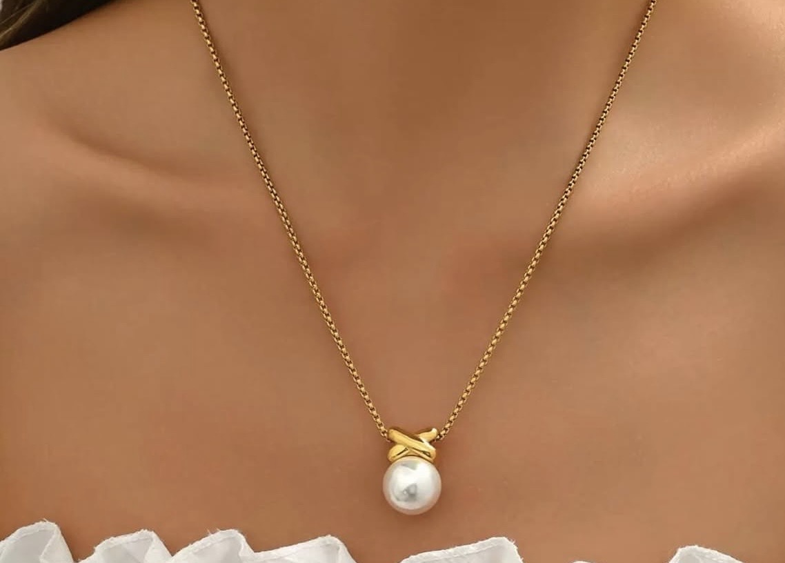 Leticis pearl necklace