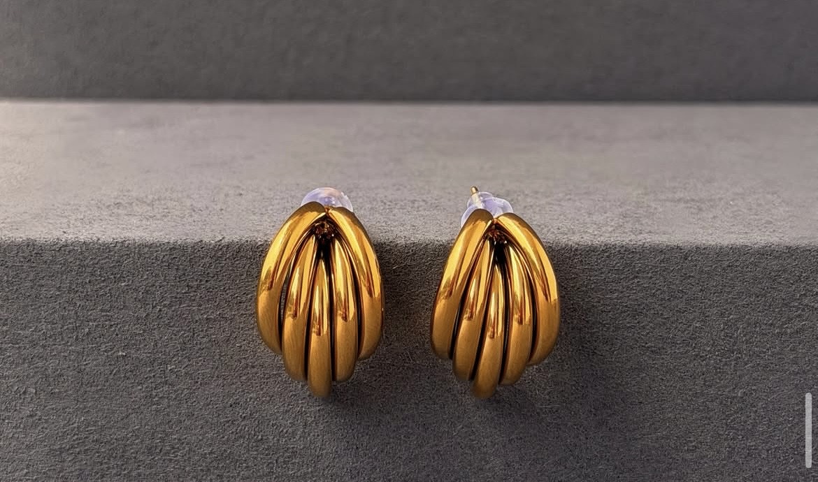 aura earings