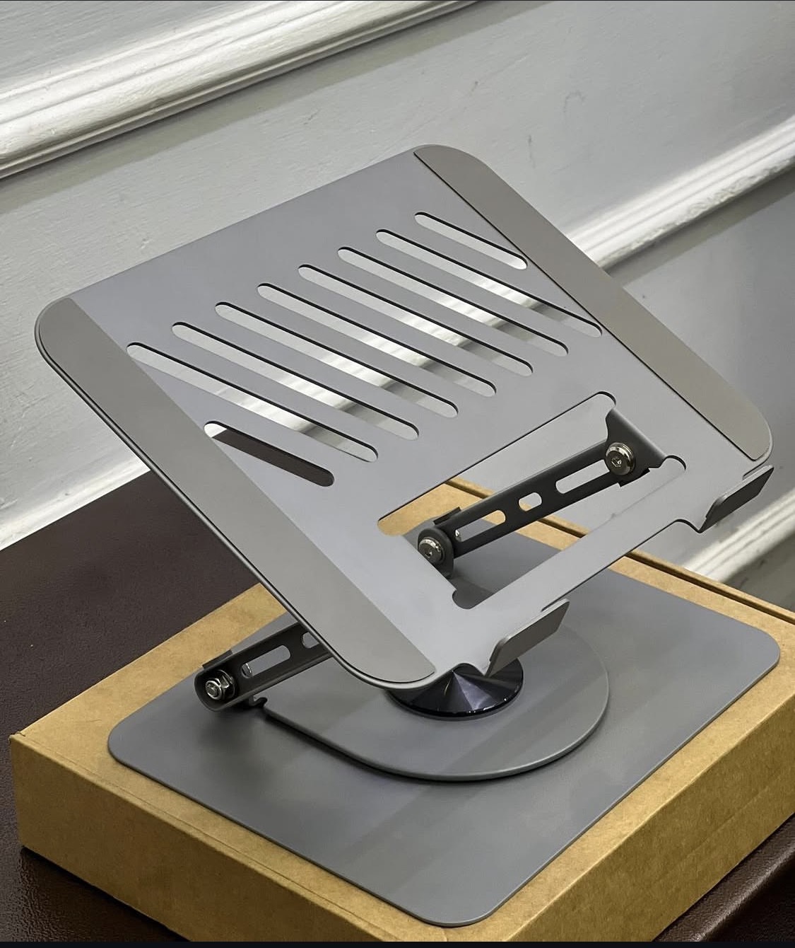 L97-B laptop stand