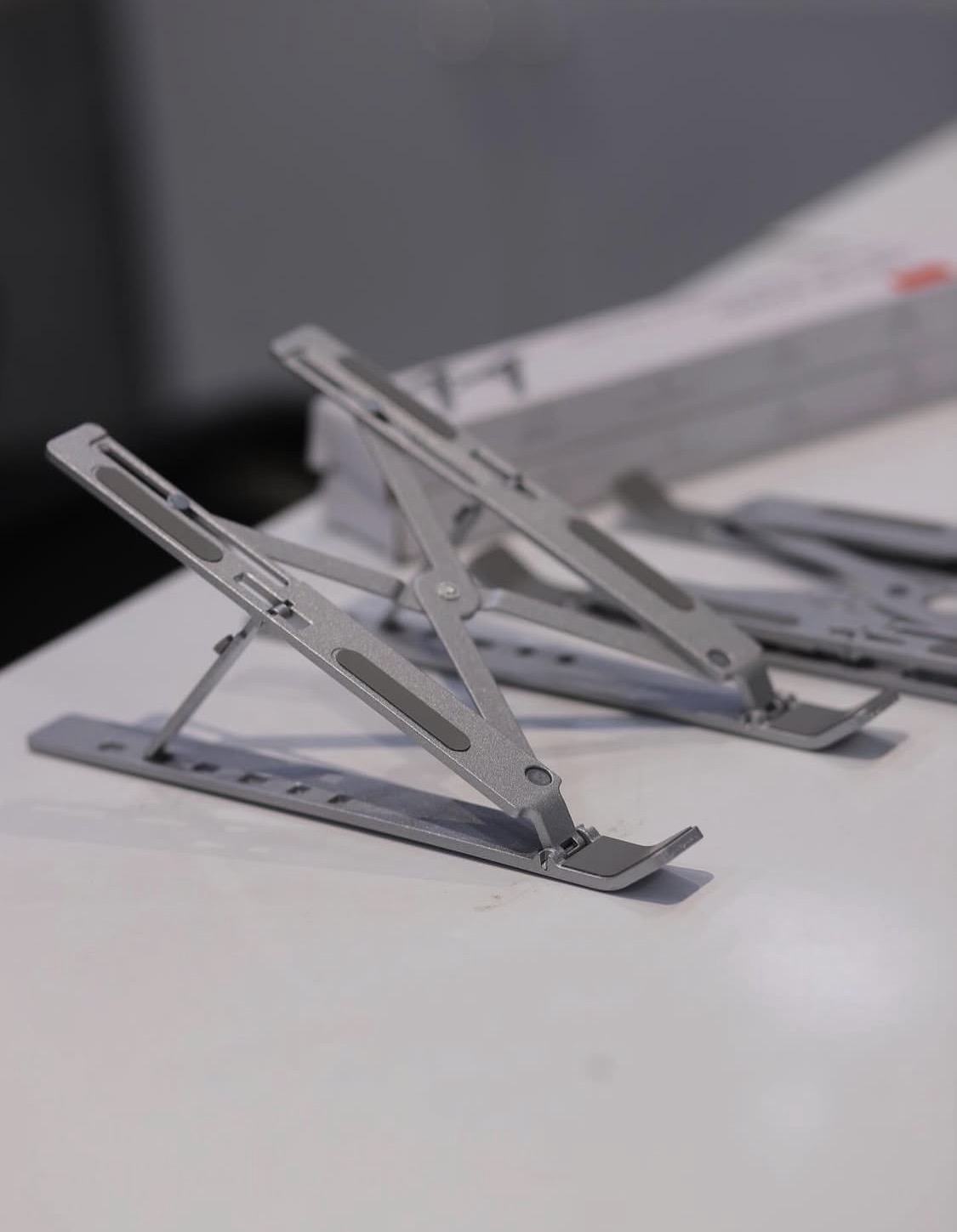 Aluminium laptop stand