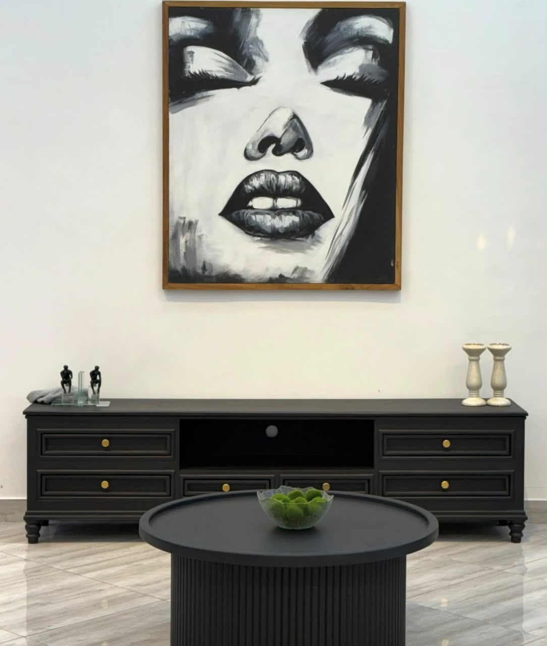 Modern Black Showcase