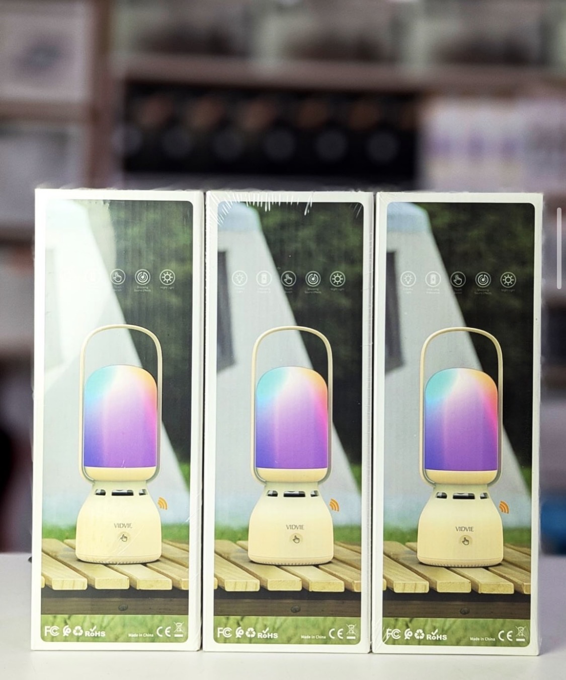 Vidvie speaker and light