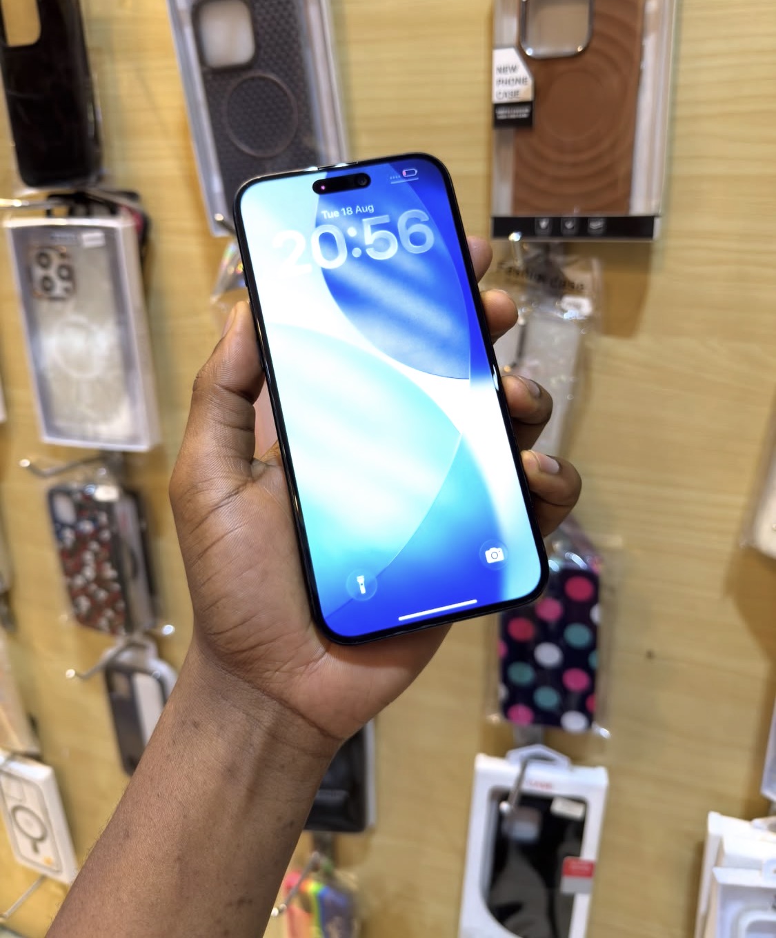 iPhone 16 plain