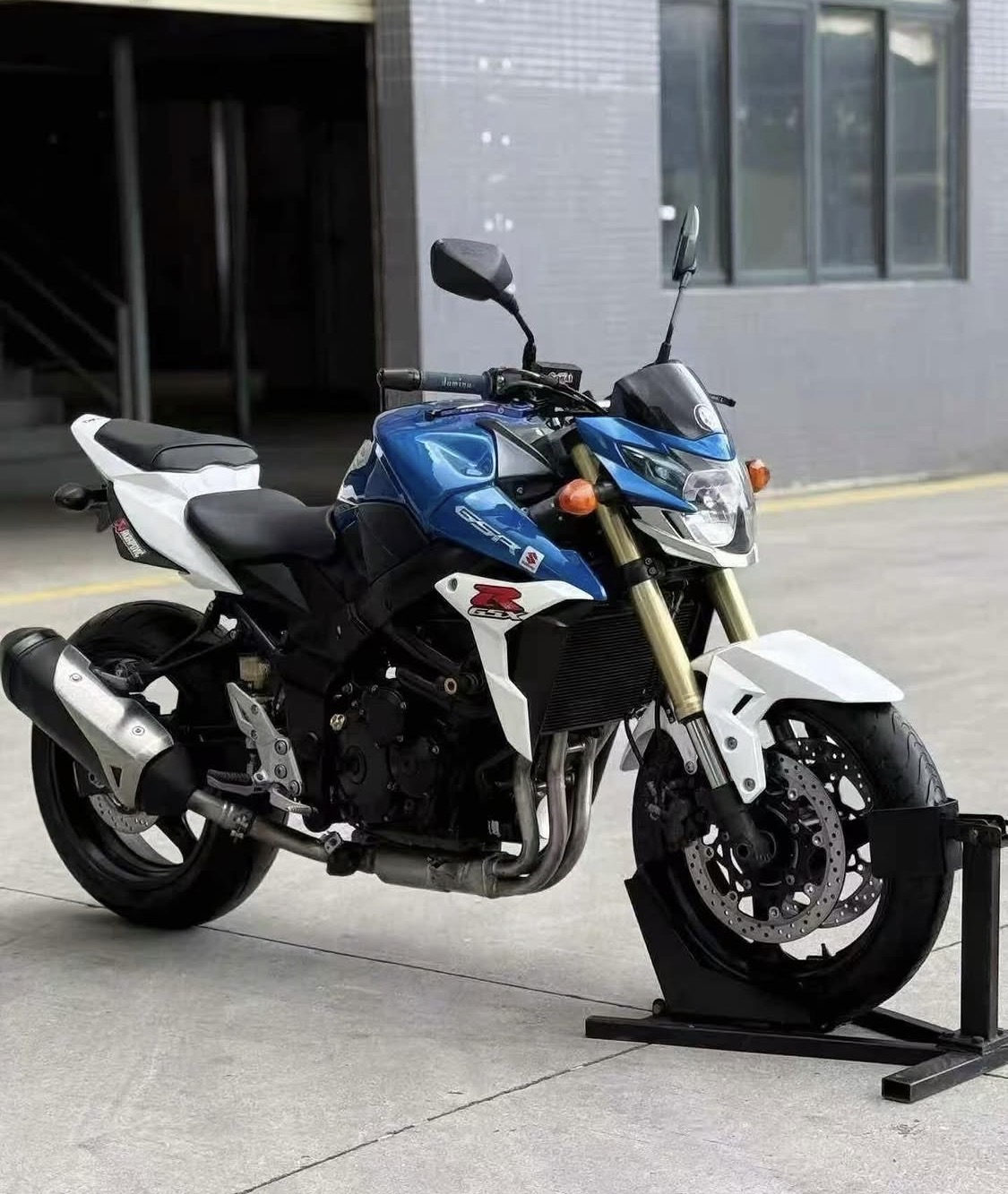 Suzuki GSR750