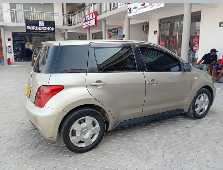 Toyota IST