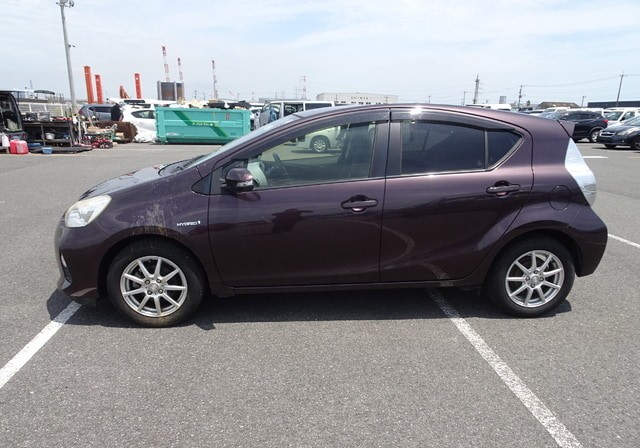 TOYOTA AQUA HYBRID
